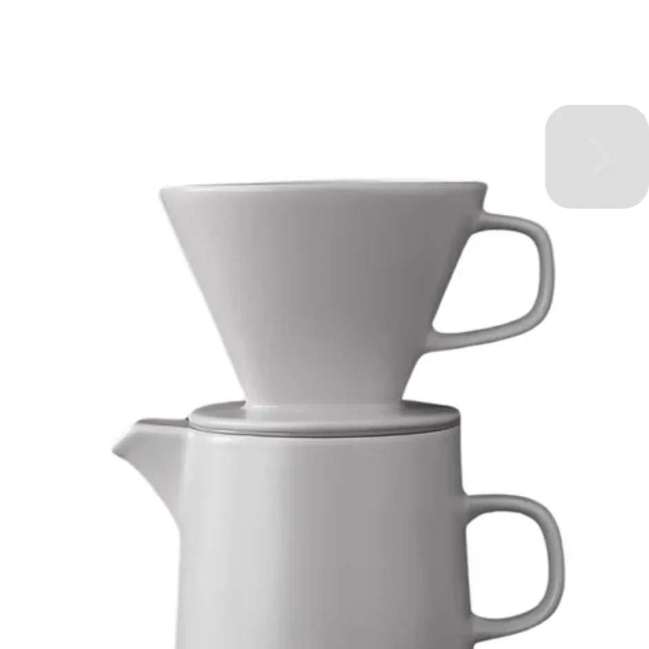 Freigestellte Kaffeko-Kanne mit Filter